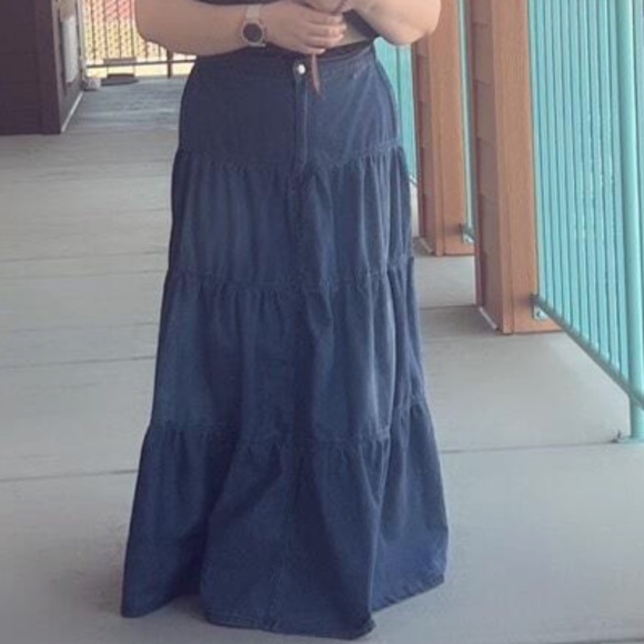 Plus Medium Wash High Waisted Ruffle Hem Western Maxi Skirt - Picture 5 of 6